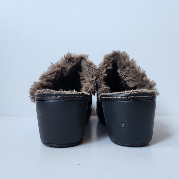 Crocs Clogs Womens Size 7 Cobbler Mule Slip On Wedges Suede Brown Fuzzy Lined - Picture 2 of 11
